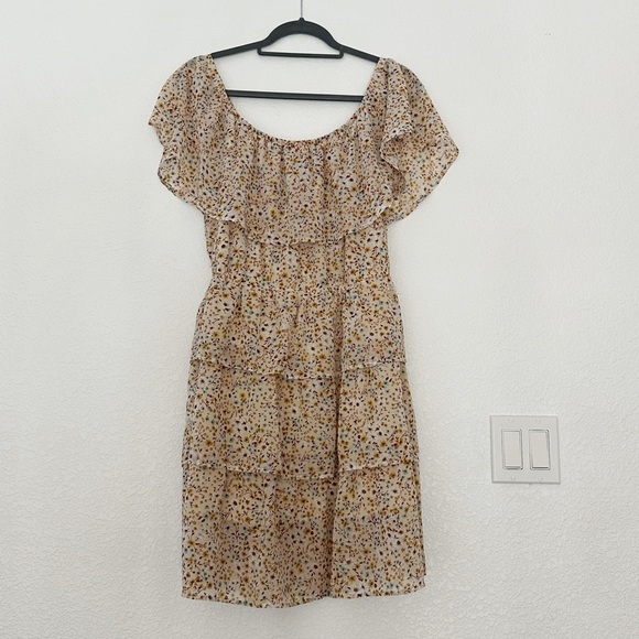 Mimi Chica Dresses & Skirts - 🆕 Off Shoulder Floral Dress
